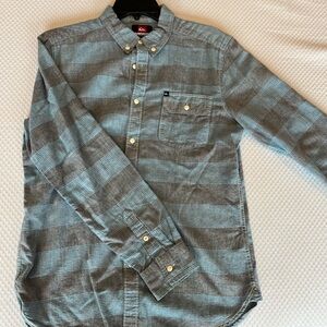 Quicksilver men’s small long sleeve button down shirt